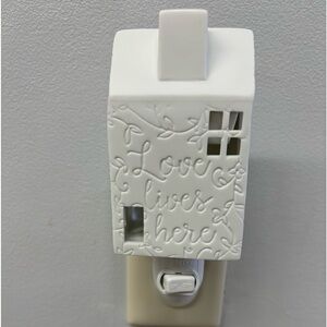 New Scentsy Wax Wall Warmer